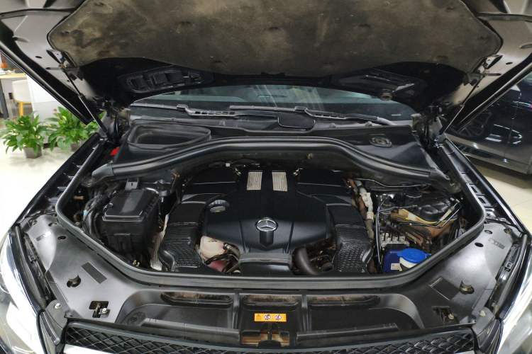Used Mercedes-Benz GLE 2017 GLE 320 4MATIC Dynamic Model Engine Bay