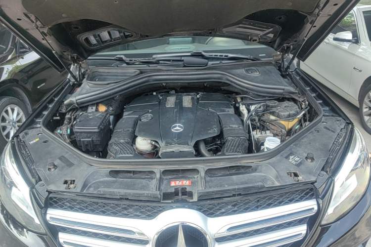 Used Mercedes-Benz GLE 2017 GLE 320 4MATIC Dynamic Model Engine Bay