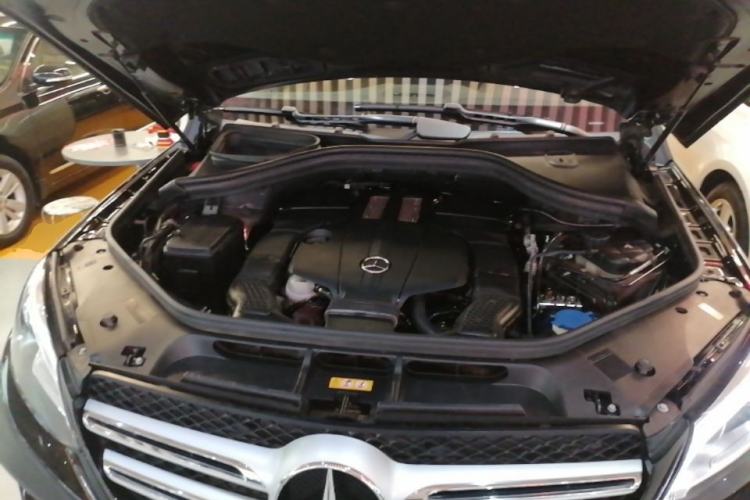 Used Mercedes-Benz GLE 2017 GLE 320 4MATIC Dynamic Model Engine Bay