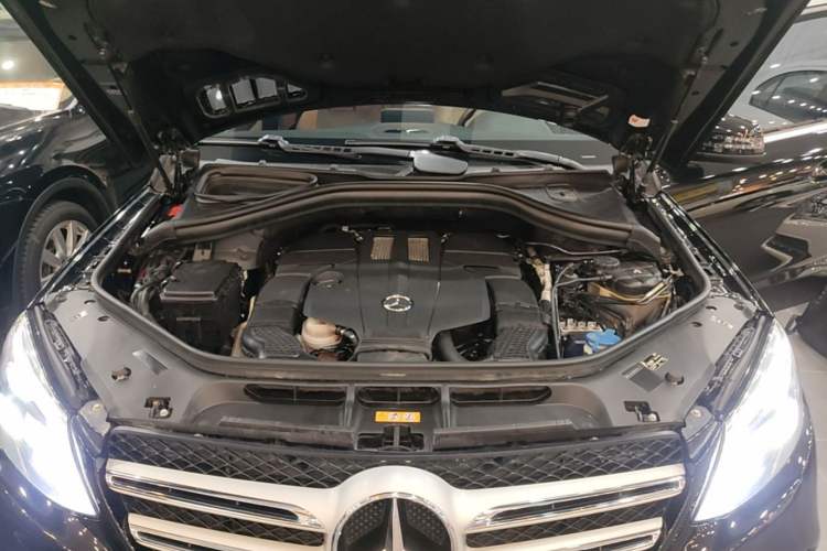 Used Mercedes-Benz GLE 2017 GLE 320 4MATIC Dynamic Model Engine Bay