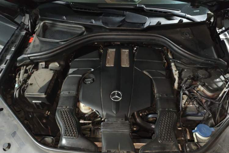 Used Mercedes-Benz GLE 2017 GLE 320 4MATIC Dynamic Model Engine Bay