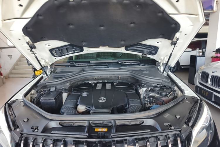 Used Mercedes-Benz GLE 2017 GLE 320 4MATIC Dynamic Model Engine Bay