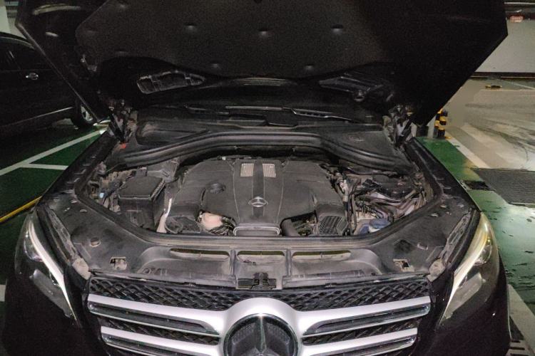 Used Mercedes-Benz GLE 2017 GLE 320 4MATIC Dynamic Model Engine Bay