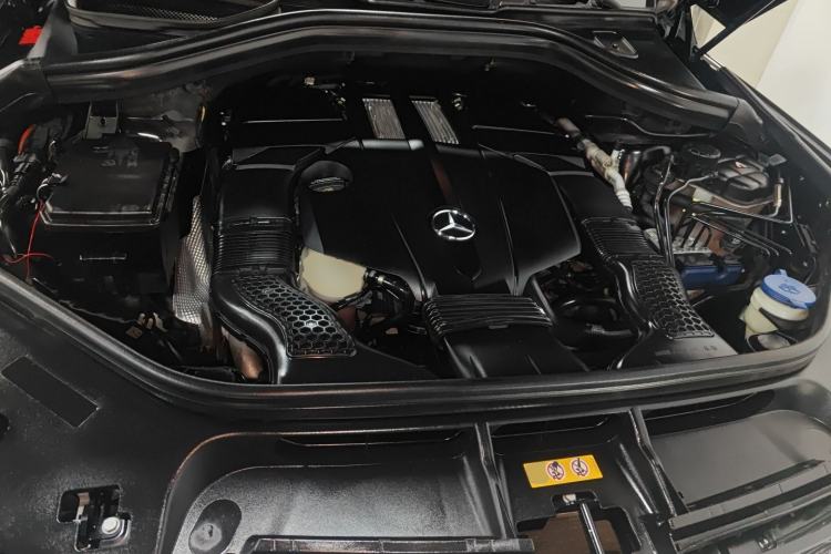 Used Mercedes-Benz GLE 2017 GLE 320 4MATIC Dynamic Model Engine Bay