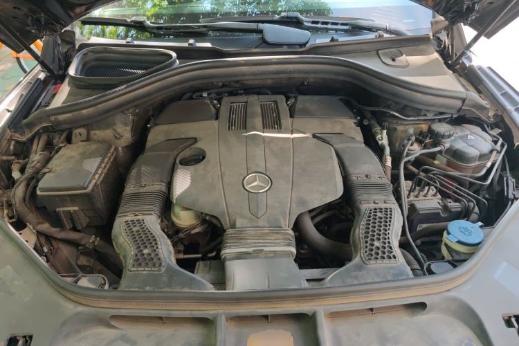 Used Mercedes-Benz GLE 2017 GLE 320 4MATIC Dynamic Model Engine Bay