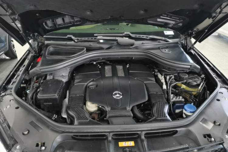 Used Mercedes-Benz GLE 2017 GLE 320 4MATIC Dynamic Model Engine Bay