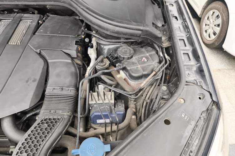 Used Mercedes-Benz GLE 2017 GLE 320 4MATIC Luxury Model Engine Bay Left