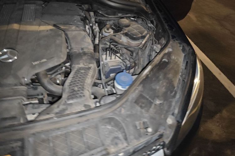 Used Mercedes-Benz GLE  Engine Bay Left