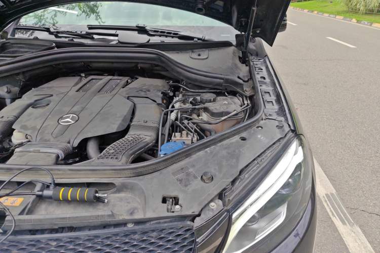 Used Mercedes-Benz GLE 2017 GLE 320 4MATIC Dynamic Model Engine Bay Left