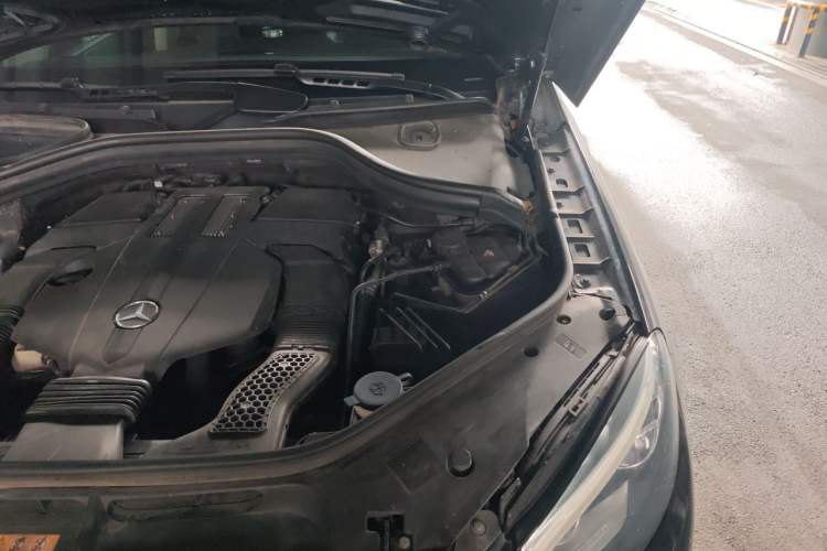 Used Mercedes-Benz GLE 2017 GLE 320 4MATIC Dynamic Model Engine Bay Left