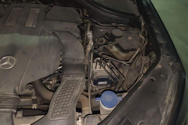 Used Mercedes-Benz GLE 2017 GLE 320 4MATIC Dynamic Model Engine Bay Left
