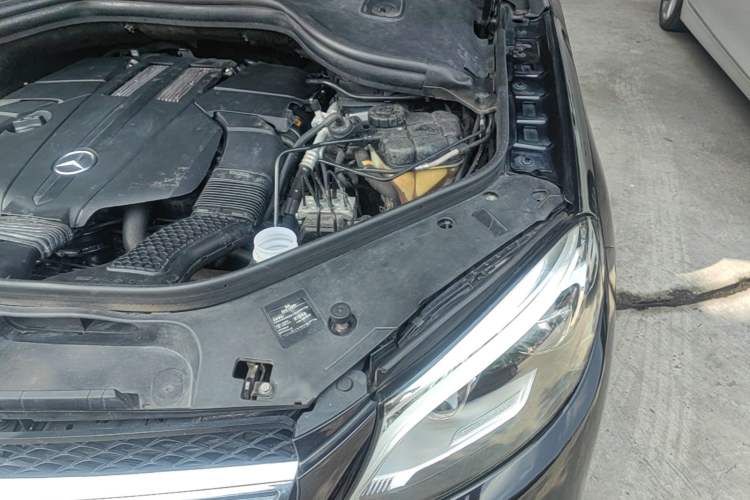 Used Mercedes-Benz GLE 2017 GLE 320 4MATIC Dynamic Model Engine Bay Left