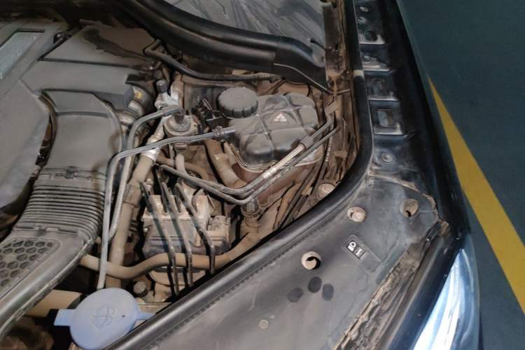 Used Mercedes-Benz GLE 2017 GLE 320 4MATIC Dynamic Model Engine Bay Left