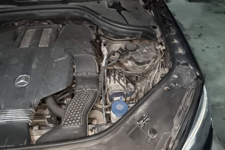 Used Mercedes-Benz GLE 2017 GLE 400 4MATIC Engine Bay Left