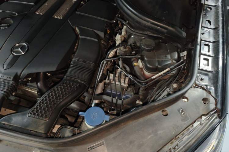 Used Mercedes-Benz GLE 2017 GLE 320 4MATIC Dynamic Model Engine Bay Left