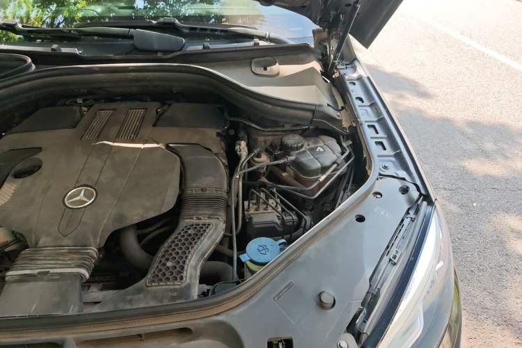 Used Mercedes-Benz GLE 2017 GLE 320 4MATIC Dynamic Model Engine Bay Left