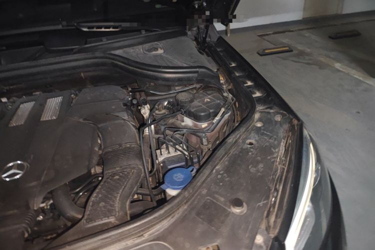 Used Mercedes-Benz GLE 2017 GLE 400 4MATIC Engine Bay Left