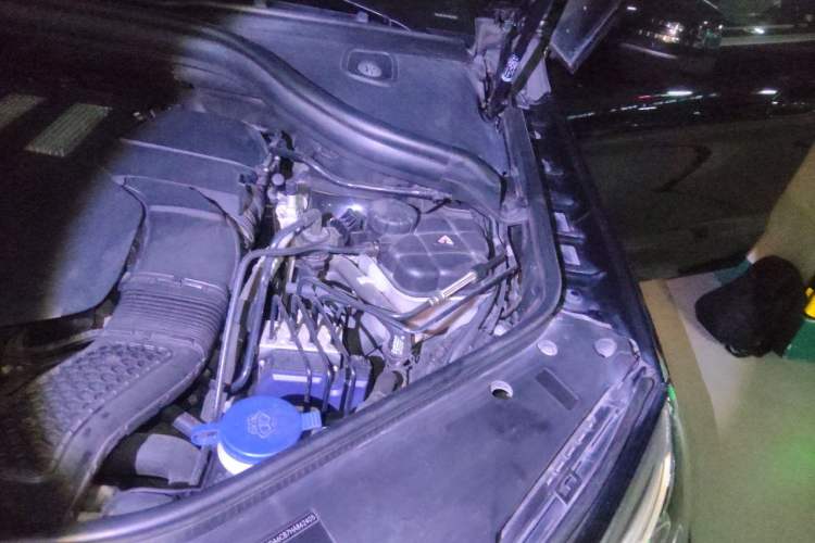 Used Mercedes-Benz GLE 2017 GLE 320 4MATIC Luxury Model Engine Bay Left