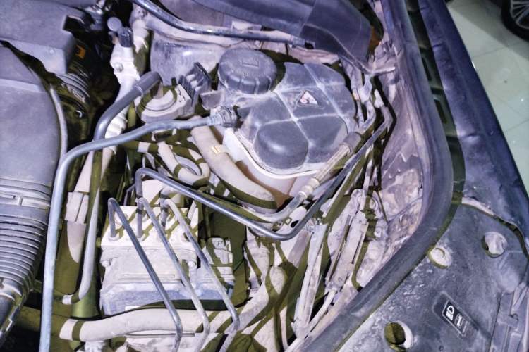 Used Mercedes-Benz GLE  Engine Bay Left