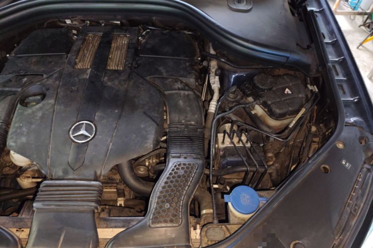 Used Mercedes-Benz GLE 2017 GLE 320 4MATIC Dynamic Model Engine Bay Left