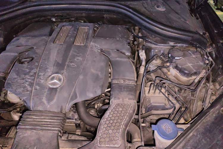 Used Mercedes-Benz GLE 2017 GLE 320 4MATIC Luxury Model Engine Bay Left
