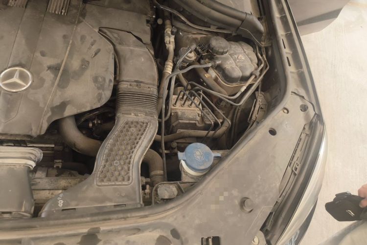 Used Mercedes-Benz GLE 2017 GLE 320 4MATIC Luxury Model Engine Bay Left