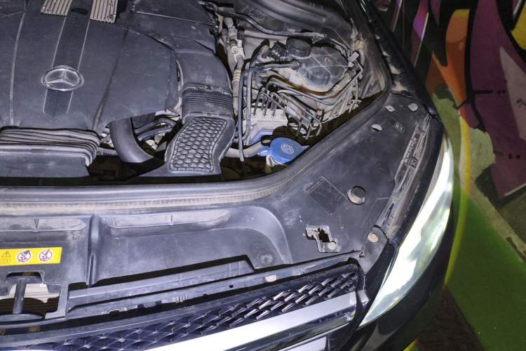 Used Mercedes-Benz GLE 2017 GLE 320 4MATIC Dynamic Model Engine Bay Left