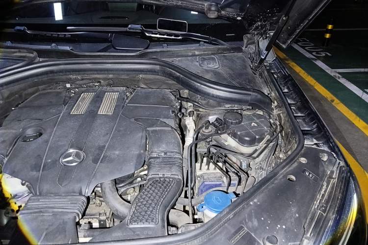 Used Mercedes-Benz GLE 2017 GLE 400 4MATIC Engine Bay Left