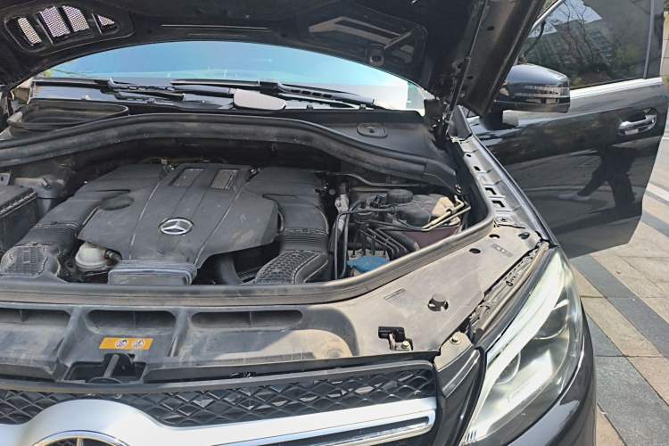 Used Mercedes-Benz GLE 2017 GLE 320 4MATIC Dynamic Model Engine Bay Left