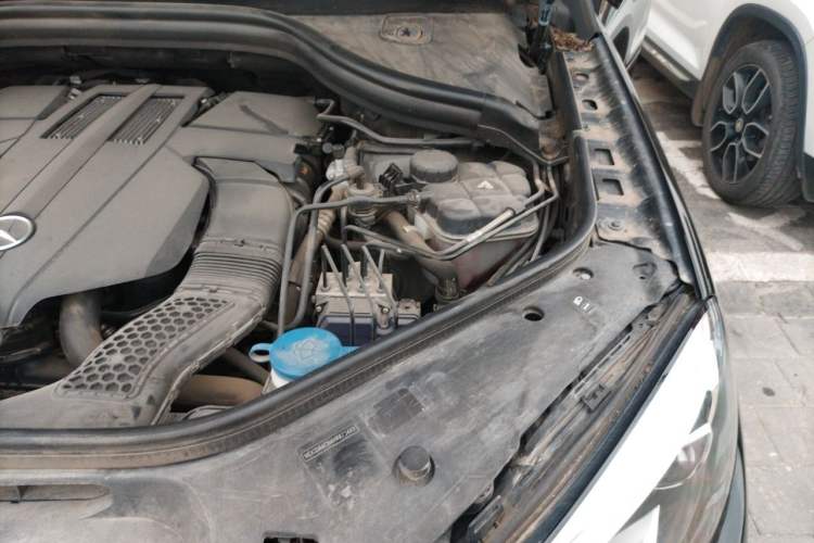 Used Mercedes-Benz GLE 2017 GLE 320 4MATIC Luxury Model Engine Bay Left