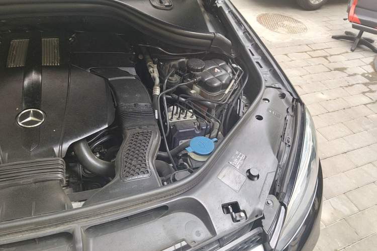 Used Mercedes-Benz GLE 2017 GLE 320 4MATIC Dynamic Model Engine Bay Left
