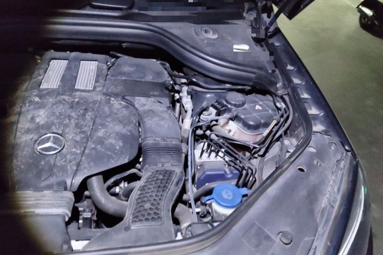 Used Mercedes-Benz GLE 2017 GLE 320 4MATIC Luxury Model Engine Bay Left
