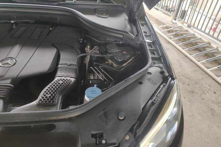 Used Mercedes-Benz GLE 2017 GLE 400 4MATIC Engine Bay Left