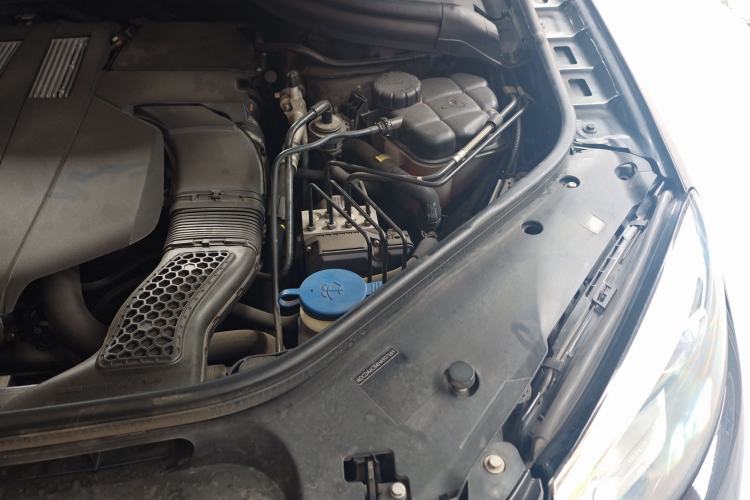 Used Mercedes-Benz GLE 2017 GLE 320 4MATIC Dynamic Model Engine Bay Left