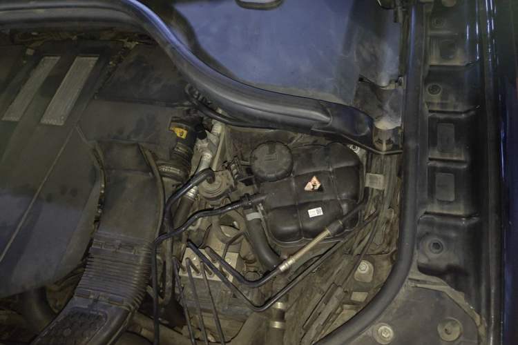 Used Mercedes-Benz GLE 2017 GLE 320 4MATIC Dynamic Model Engine Bay Left