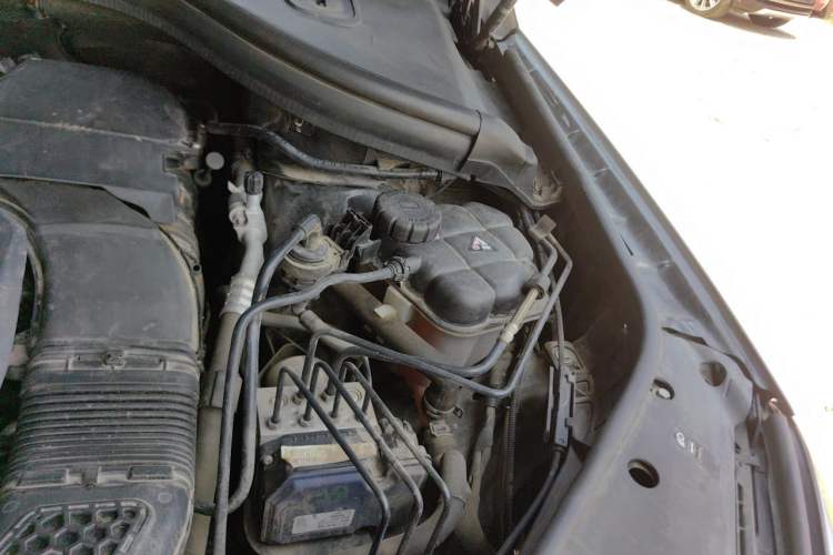 Used Mercedes-Benz GLE  Engine Bay Left