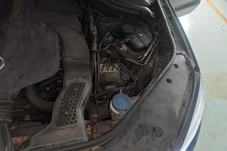 Used Mercedes-Benz GLE 2017 GLE 320 4MATIC Dynamic Model Engine Bay Left