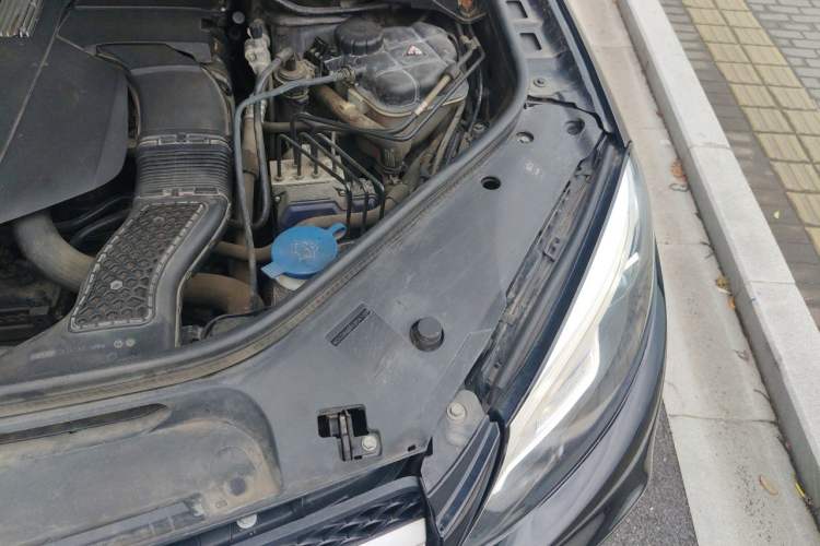 Used Mercedes-Benz GLE 2017 GLE 320 4MATIC Dynamic Model Engine Bay Left