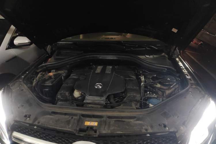 Used Mercedes-Benz GLE 2017 GLE 320 4MATIC Dynamic Model Engine Bay