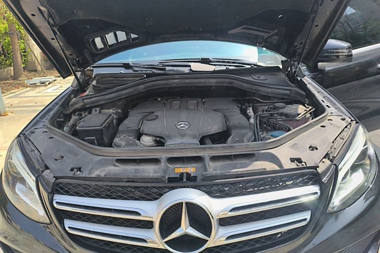 Used Mercedes-Benz GLE 2017 GLE 320 4MATIC Dynamic Model Engine Bay