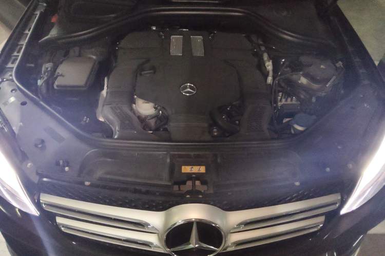 Used Mercedes-Benz GLE  Engine Bay