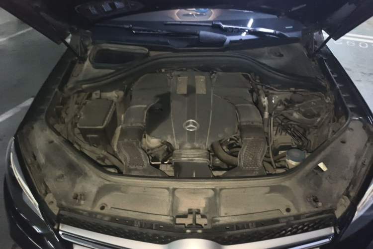 Used Mercedes-Benz GLE 2017 GLE 320 4MATIC Dynamic Model Engine Bay