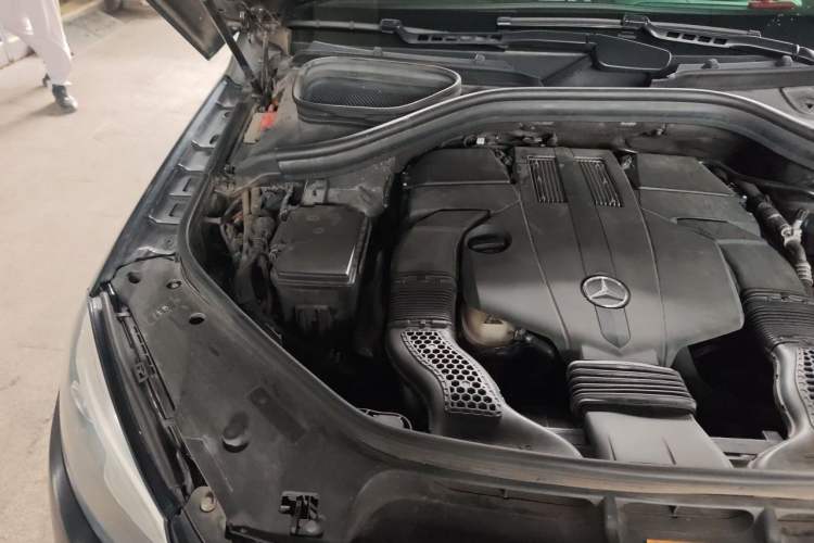 Used Mercedes-Benz GLE 2017 GLE 320 4MATIC Dynamic Model Engine Bay Right