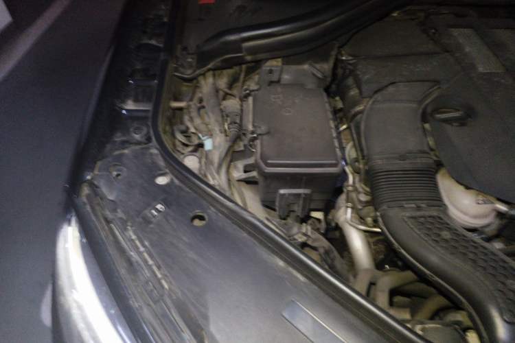 Used Mercedes-Benz GLE 2017 GLE 320 4MATIC Dynamic Model Engine Bay Right