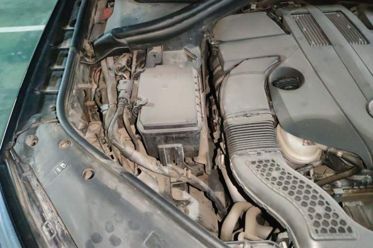 Used Mercedes-Benz GLE 2017 GLE 320 4MATIC Dynamic Model Engine Bay Right