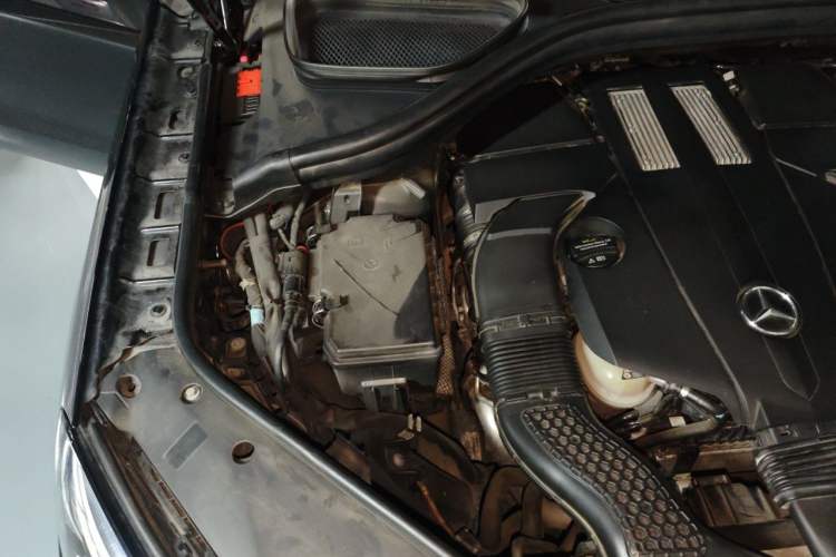 Used Mercedes-Benz GLE 2017 GLE 320 4MATIC Dynamic Model Engine Bay Right