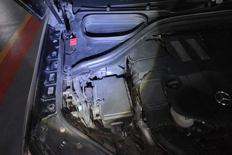 Used Mercedes-Benz GLE 2017 GLE 320 4MATIC Dynamic Model Engine Bay Right