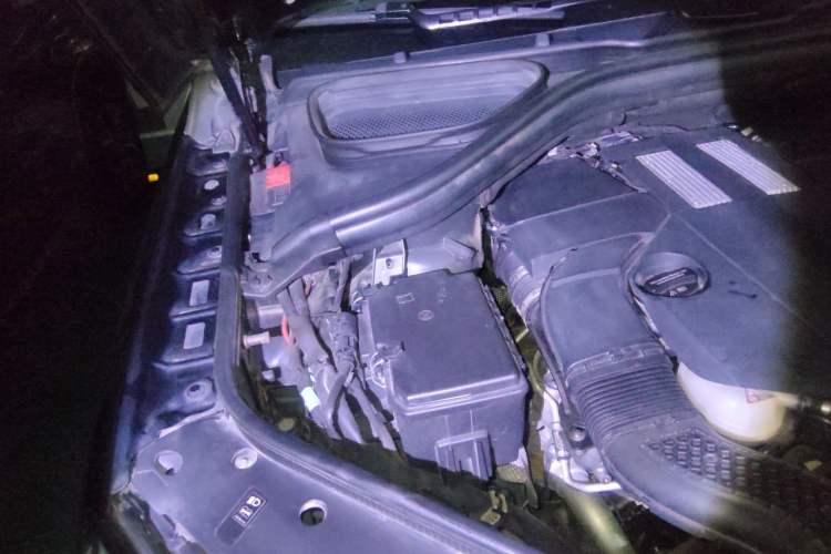 Used Mercedes-Benz GLE 2017 GLE 320 4MATIC Luxury Model Engine Bay Right
