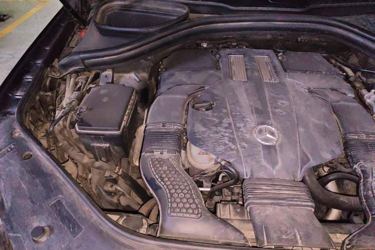 Used Mercedes-Benz GLE 2017 GLE 320 4MATIC Luxury Model Engine Bay Right