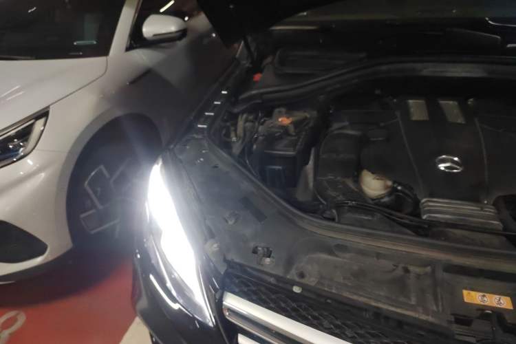 Used Mercedes-Benz GLE 2017 GLE 320 4MATIC Dynamic Model Engine Bay Right